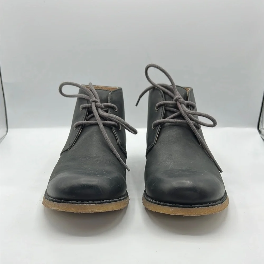 UGG‎ Sz 8 Leighton Black Tan Chukka Boots Minimalist Design